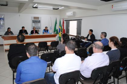 SIMEC - Sindicato das Indstrias Metalrgicas, Mecnicas e do Material Eltrico de Chapec/SC O movimento "Unidos Contra a Corrupção" foi apresentado em reunião da diretoria do Sindicato das Indústrias...